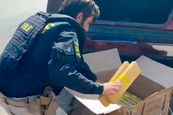 PRF prende homem de 44 anos com 30 quilos de maconha na BR-365 em Patos de Minas