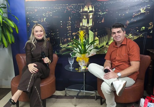 Gerente de Relacionamento do Sicoob Credicopa conversa com o Patos Hoje na Fenapraça 2026; veja ao vivo