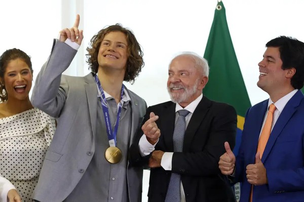Lula recebe Lucas Pinheiro, medalha de ouro nos Jogos de Inverno