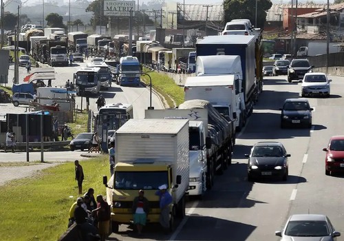 Dia do Caminhoneiro lembra importância de políticas para a categoria