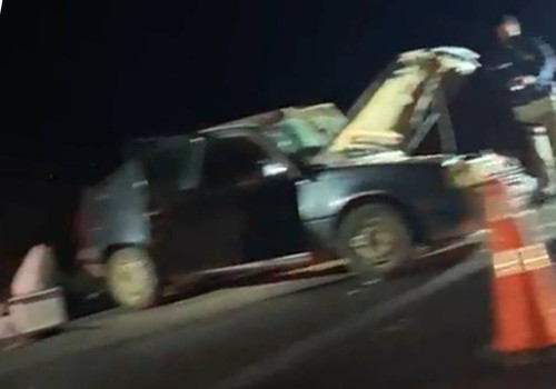 Acidente entre carro e ônibus deixa feridos na BR 365 e mobiliza Samu e Corpo de Bombeiros
