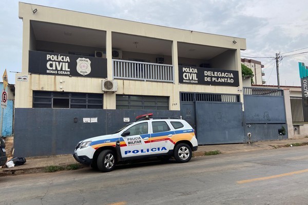 Polícia Militar apreende motocicleta com placa de Fusca em Patos de Minas