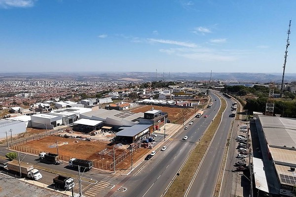 Patos de Minas supera 1.000 vagas de emprego criadas em 2026 e mantém mercado aquecido