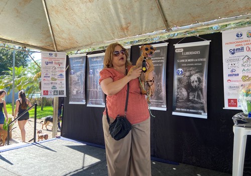 Adoção, microchipagem e conscientização marcam evento contra a crueldade animal em Patos de Minas
