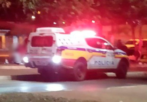 Homem que passava por Patos de Minas é agredido e tem roupas incendiadas