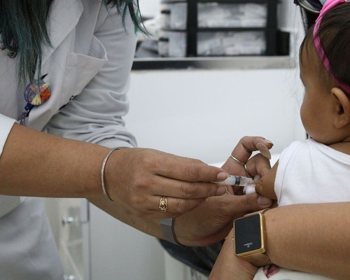 Baixa vacinação e explosão dos casos de doenças respiratórias fazem prefeitura decretar situação de emergência