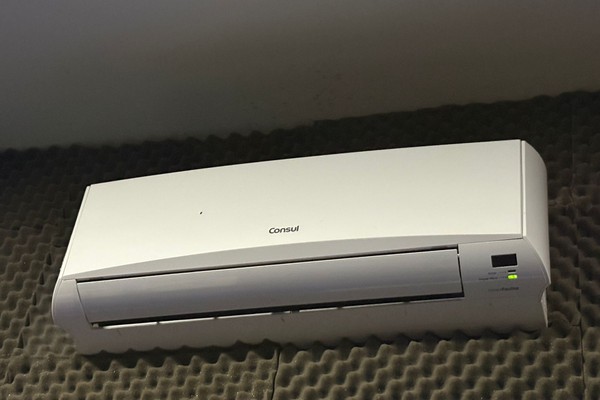 Aparelhos em stand-by consomem energia? Veja dicas para economizar durante as férias escolares