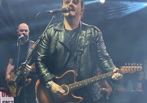 Dino Fonseca levanta o público com “It must have been love”; veja ao vivo