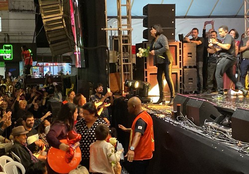 Roberta Miranda fecha show na Fenapraça 2026 com o sucesso “Vá com Deus”; veja ao vivo
