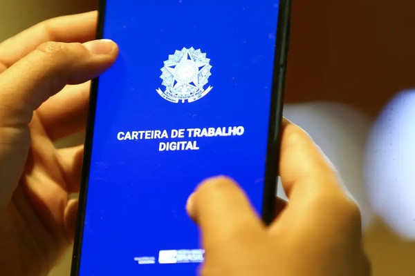 Taxa de desemprego no trimestre encerrado em novembro cai para 7,5%