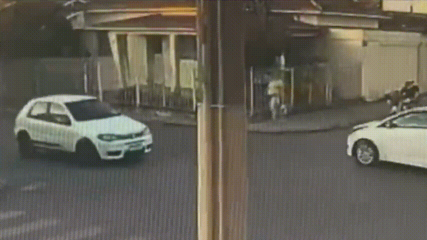 Condutora de 71 anos fica ferida após bater em moto e capotar veículo em Carmo do Paranaíba