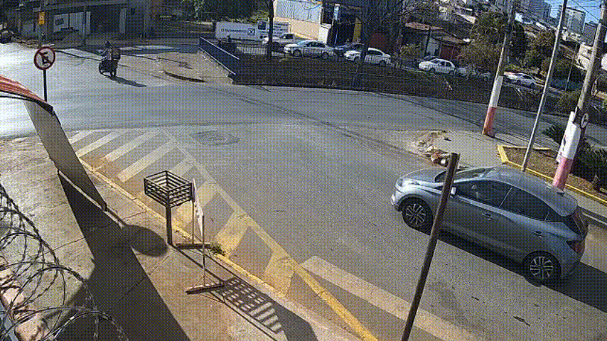 De novo! Ambulância bate violentamente contra veículo de passeio na av. Fátima Porto; veja